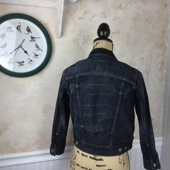 Levi’s Classic Dark Wash Jean Jacket - Picture 3 of 7